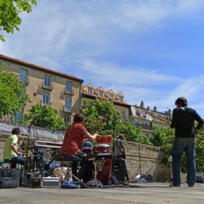 La Sesión Vermú , cultura, ocio y  fomento del comercio durante los fines de semana