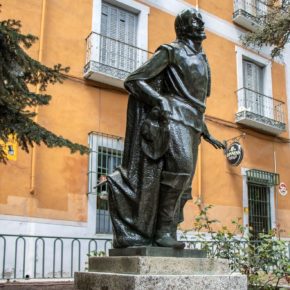 Cultura restaura nueve esculturas instaladas en las calles en San Lorenzo de El Escorial