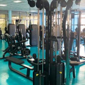 El Polideportivo El Zaburdon estrena nuevas máquinas y material deportivo en la sala de musculación